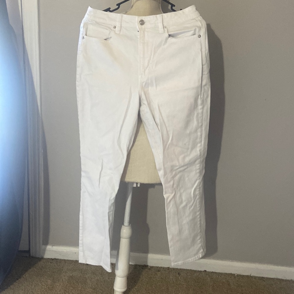 White jeans, size 8, women’s American Eagle, relaxed fit, stretch